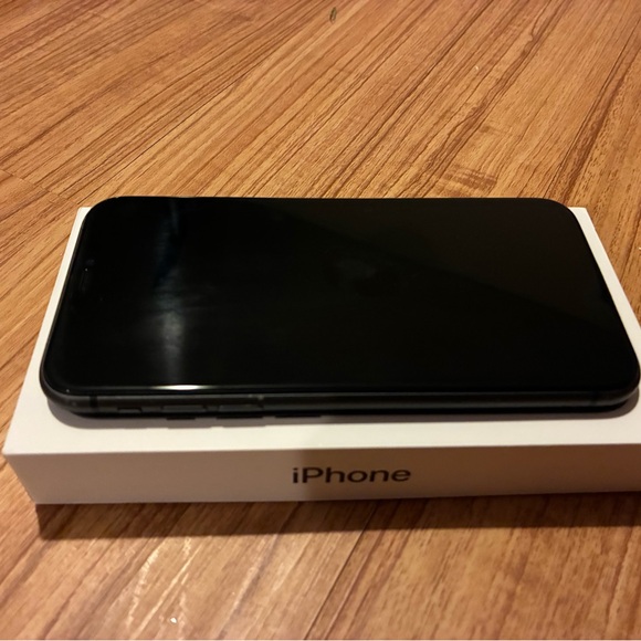 Apple iPhone - Sleek Black Finish